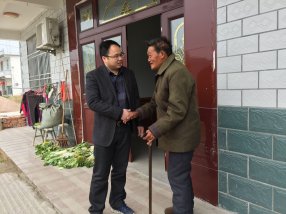 ����ί��չ��ƶ�߷õ��л