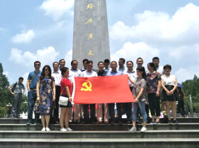 ����ί����կ�ؿ�չӭ����һ����������