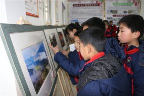 ��������Сѧ��չ�ιۡ����ð��ա���Ӱ��Ʒչ�