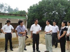 �������쵼���뵽ѧУ��������ҵʵ�ص��л����Ž�����