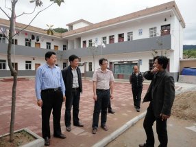 ����ί����ѧУ�����Ŷӹ���