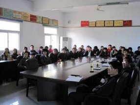 ��ϣ��Сѧ�ٰ��жӸ���Ա��ѵ��